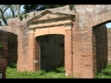 04056 ostia - regio i - insula vii - caseggiato dei misuratori del grano (i,vii,1-2) - eingang an der suedseite.jpg